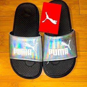 Girls size 4 puma slides❤️❤️😍